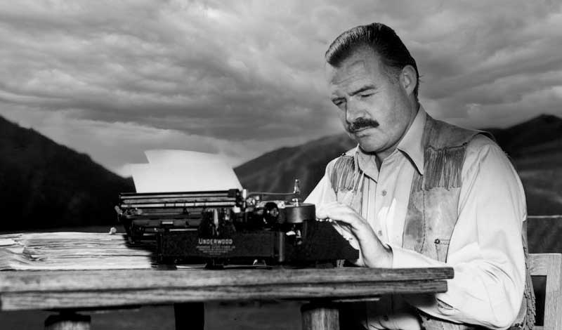 Mýtus o nejkratší povídce na světě Hemingwaye. Dětské boty na prodej. Nenošené