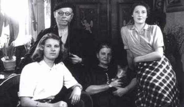 lada-josef-rodina | Čítárny Lada Josef. Rodina 1944